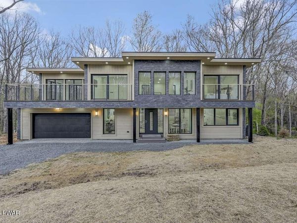 119 Comstock Drive, Hawley, PA 18428
