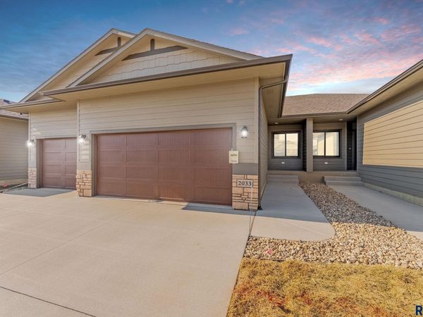 2033 S Sonoma Pl, Sioux Falls, SD 57106