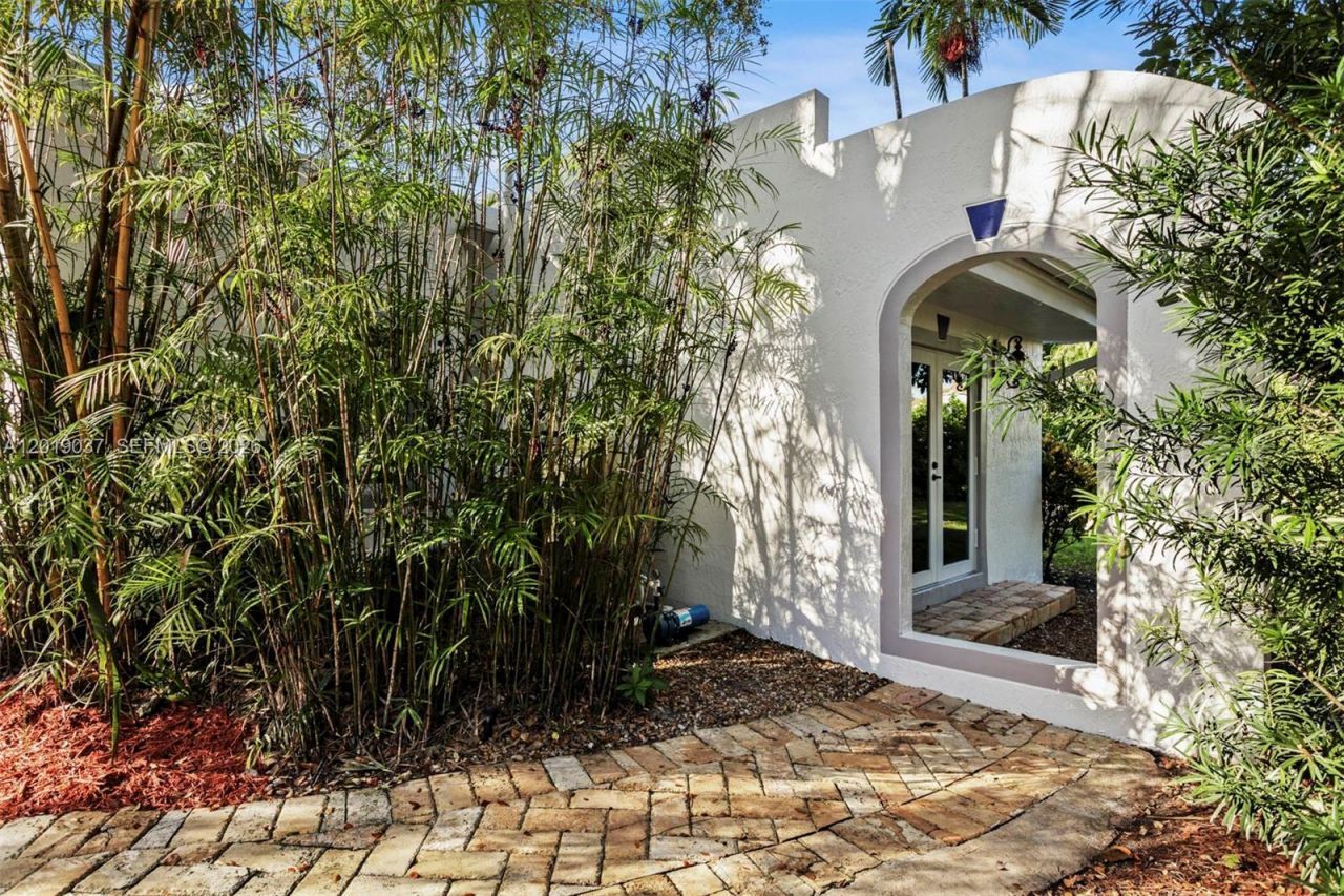 7975 Sunset Dr , Unit 7975, Miami, FL 33143 Photo