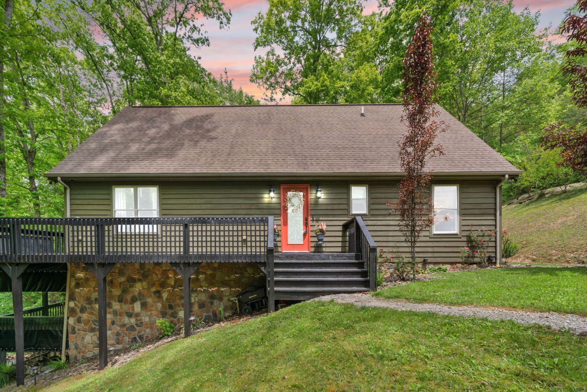 316 Wood View Drive, East Bernstadt, KY 40729