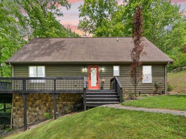 316 Wood View Drive, East Bernstadt, KY 40729