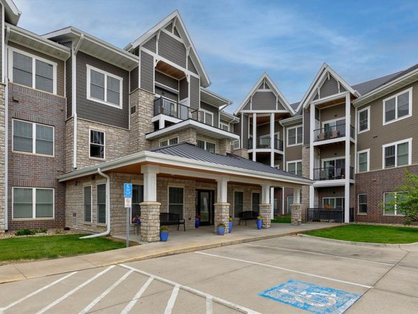 9001 Windsor Parkway, Unit 313, Johnston, IA 50131