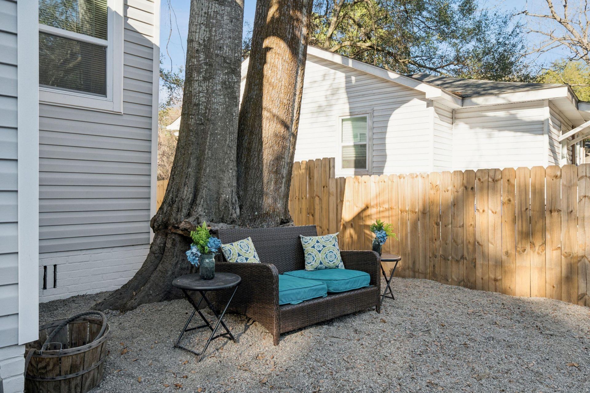 2384 Cambridge Avenue Photo 5
