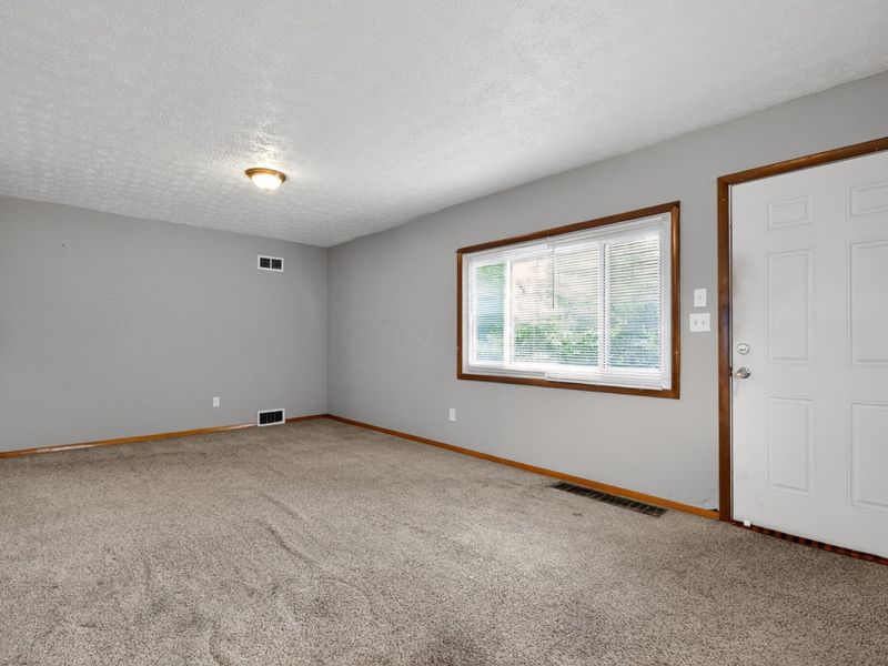627 Savannah Drive, Columbus, OH 43228 Photo 10