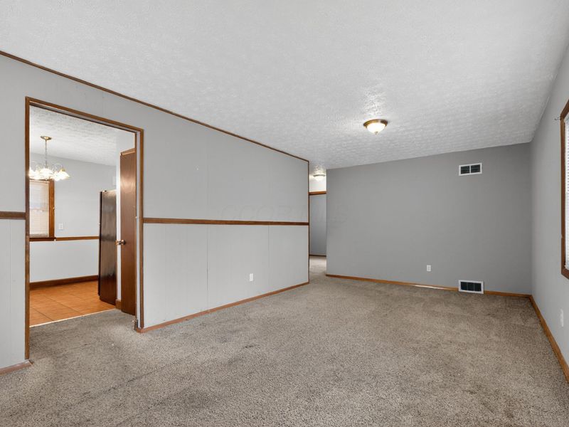 627 Savannah Drive, Columbus, OH 43228 Photo 11