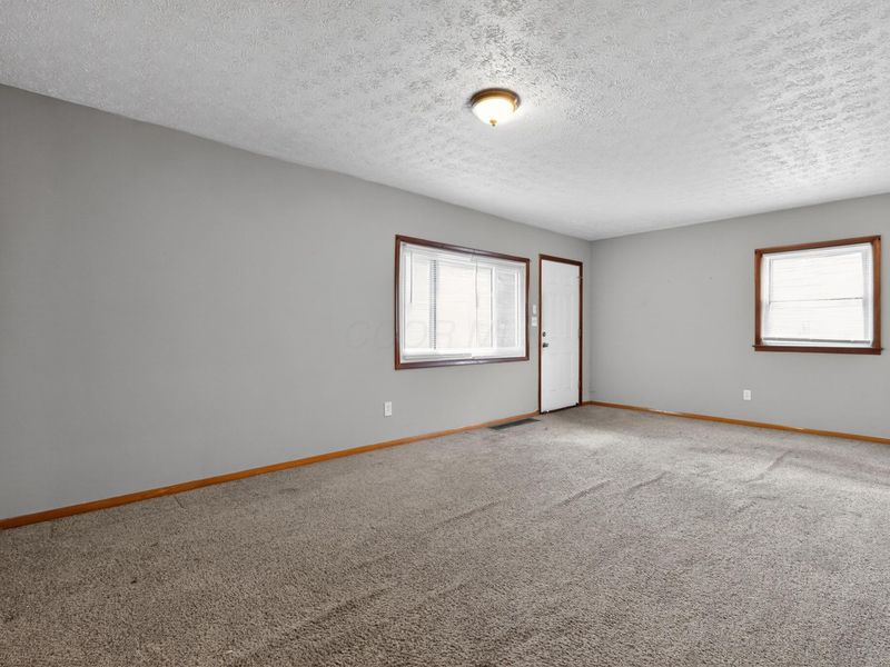 627 Savannah Drive, Columbus, OH 43228 Photo 12