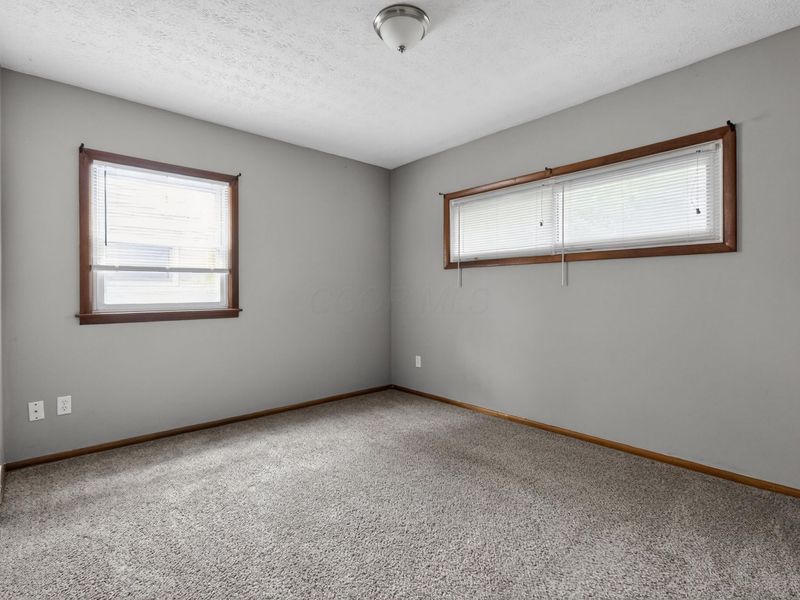 627 Savannah Drive, Columbus, OH 43228 Photo 13