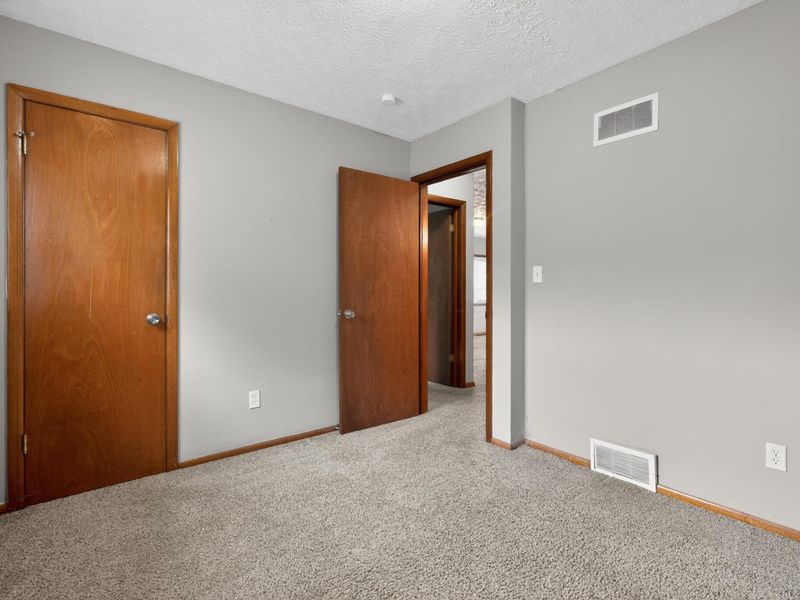 627 Savannah Drive, Columbus, OH 43228 Photo 18