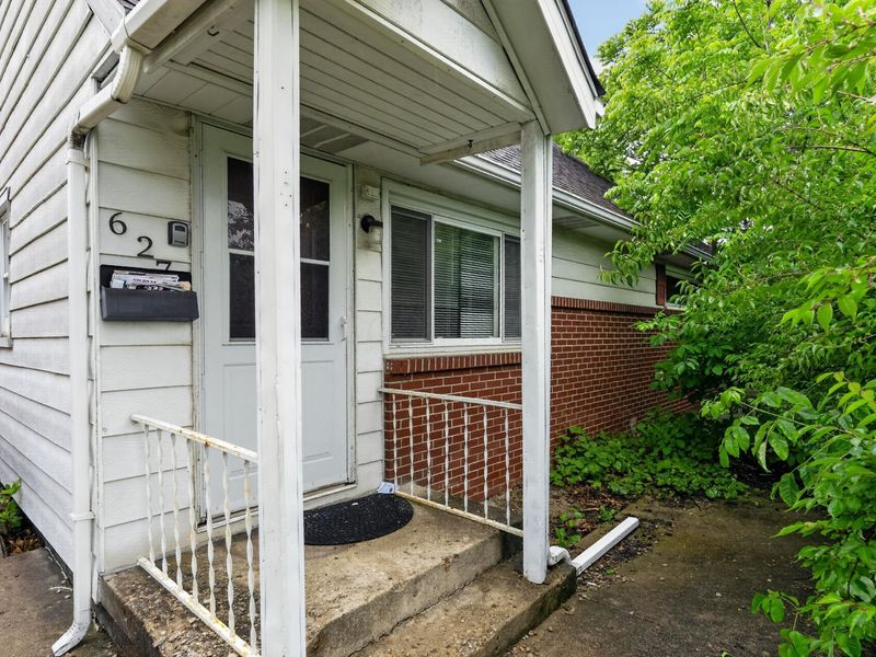 627 Savannah Drive, Columbus, OH 43228 Photo 2