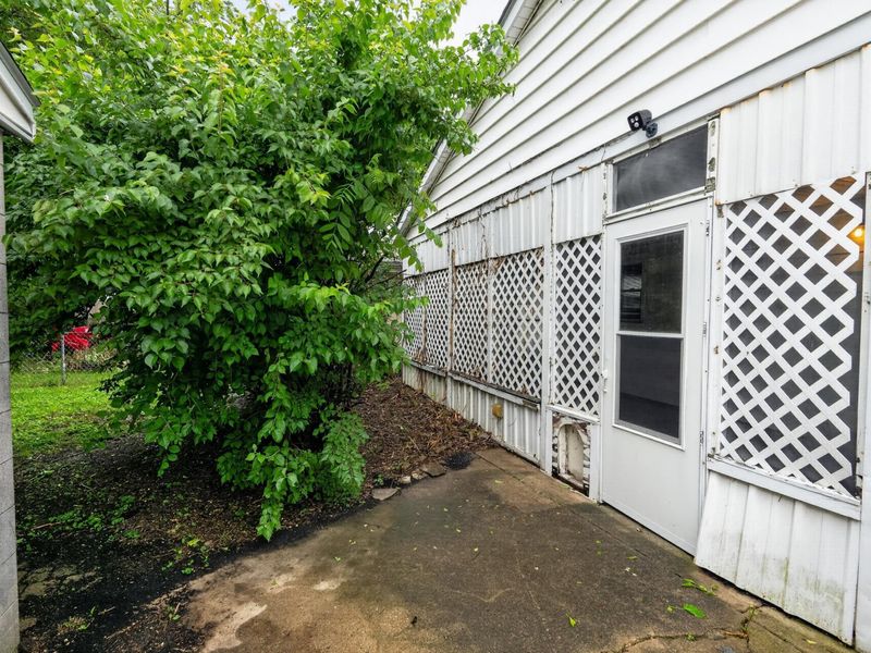 627 Savannah Drive, Columbus, OH 43228 Photo 3