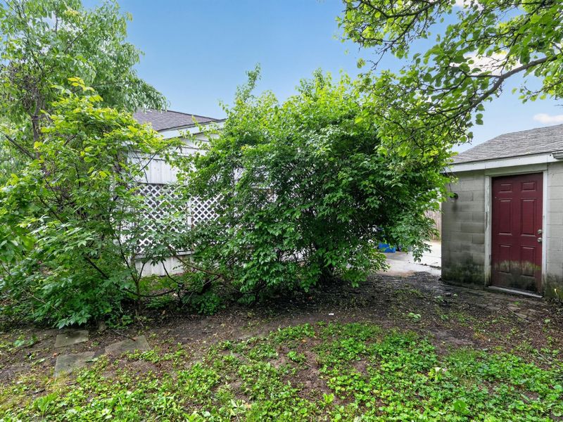 627 Savannah Drive, Columbus, OH 43228 Photo 6