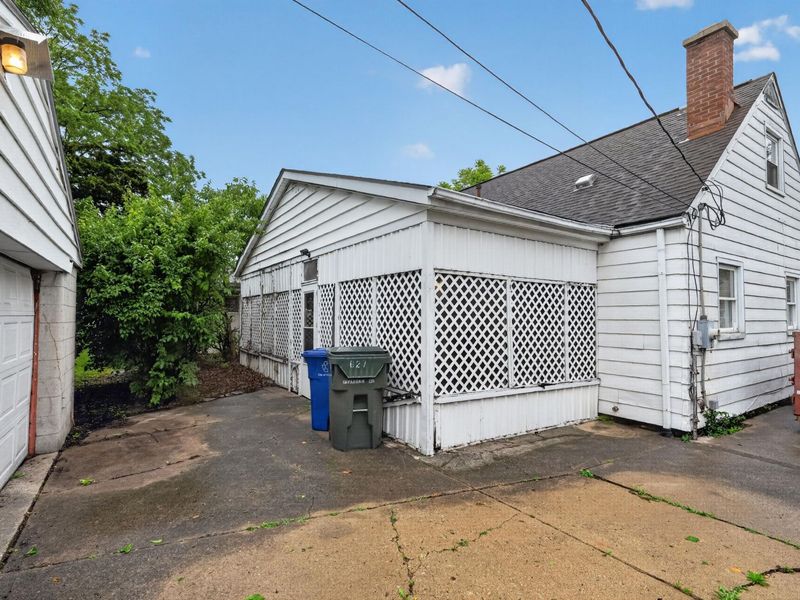 627 Savannah Drive, Columbus, OH 43228 Photo 8