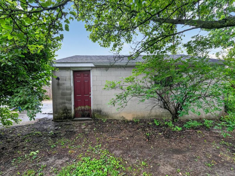 627 Savannah Drive, Columbus, OH 43228 Photo 9