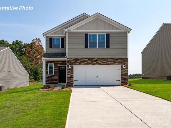 662 13th Avenue Drive NE, Hickory, NC 28601