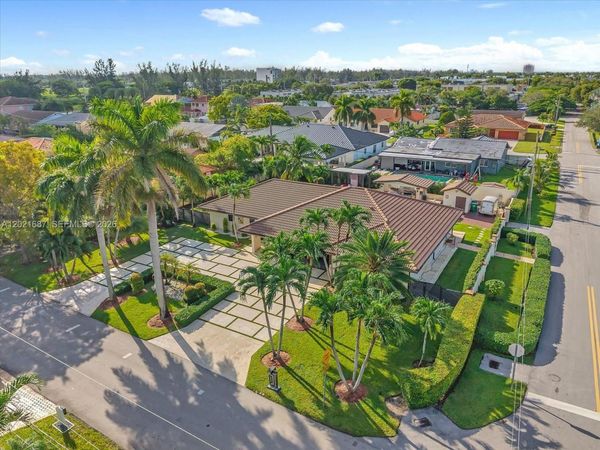 9796 NW 28th Ter, Doral, FL 33172