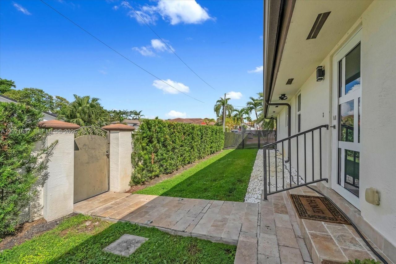 9796 NW 28th Ter, Doral, FL 33172 Photo
