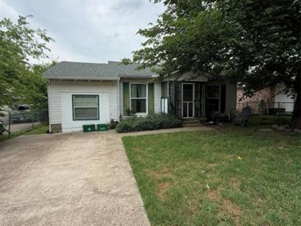 2122 Fort Worth Street , Grand Prairie, TX 75050