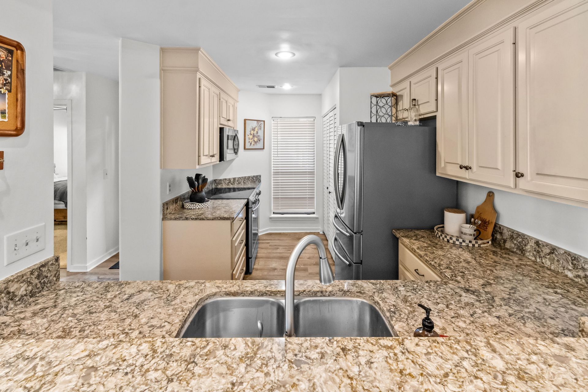 1102 Hidden Cove Drive Photo 4
