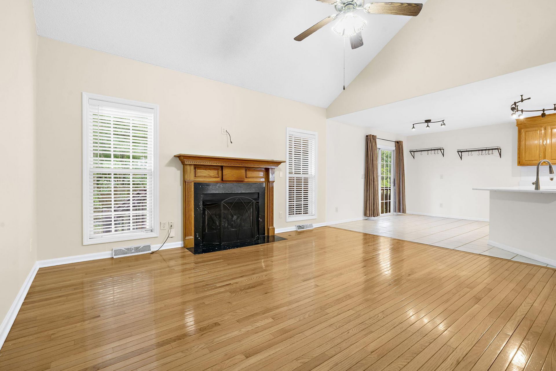 111 Haleswood Circle Photo 32