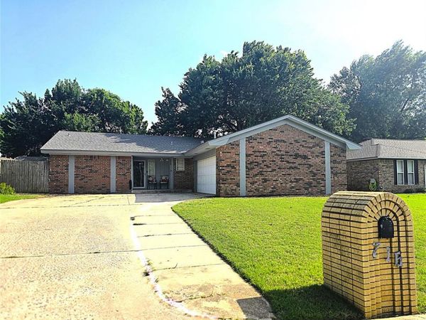 716 Victoria Drive, Yukon, OK 73099