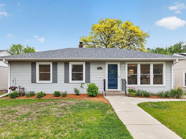 2043 Ramlow Place , Saint Paul, MN 55116