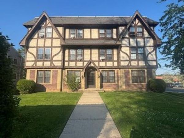 28 W Neck Road, Unit #2C, Huntington, NY 11743