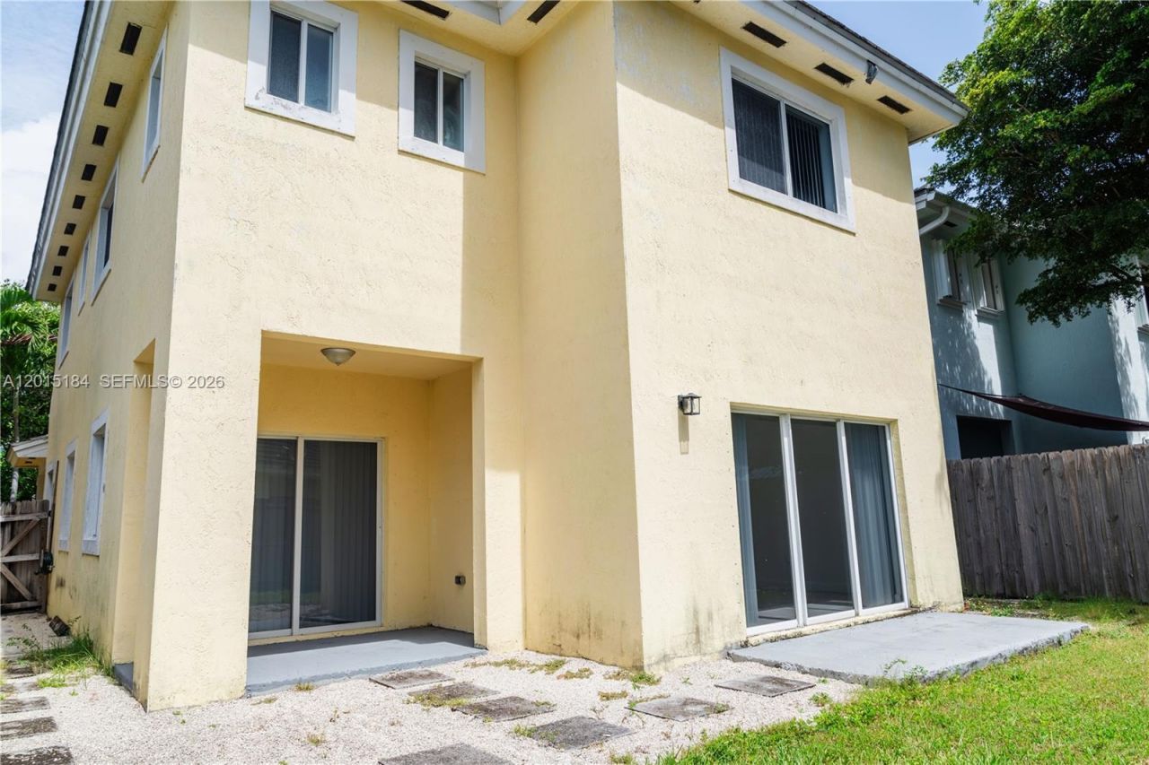 379 NE 34th Ave, Homestead, FL 33033 Photo