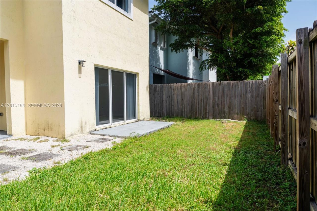 379 NE 34th Ave, Homestead, FL 33033 Photo