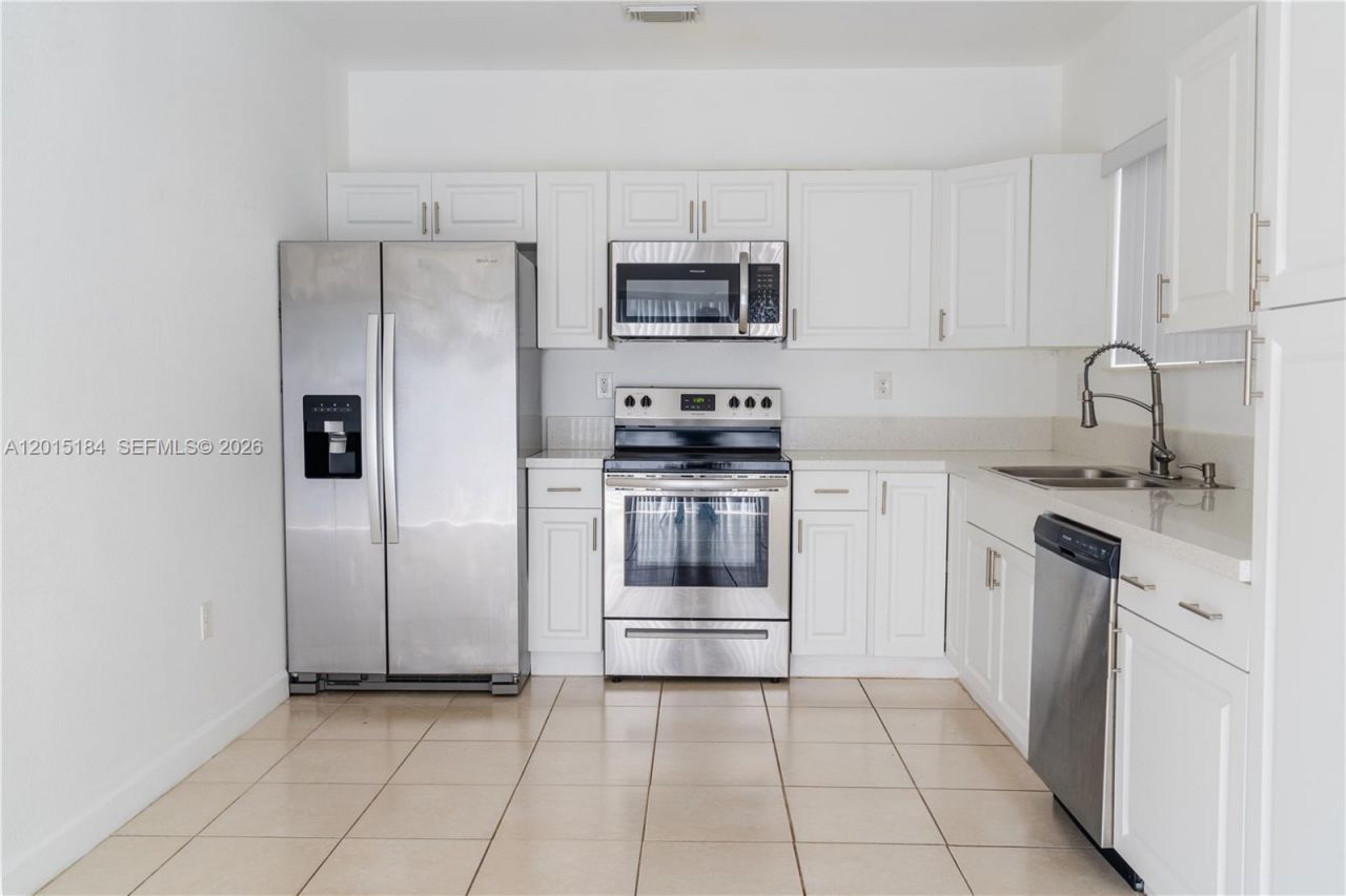 379 NE 34th Ave, Homestead, FL 33033 Photo