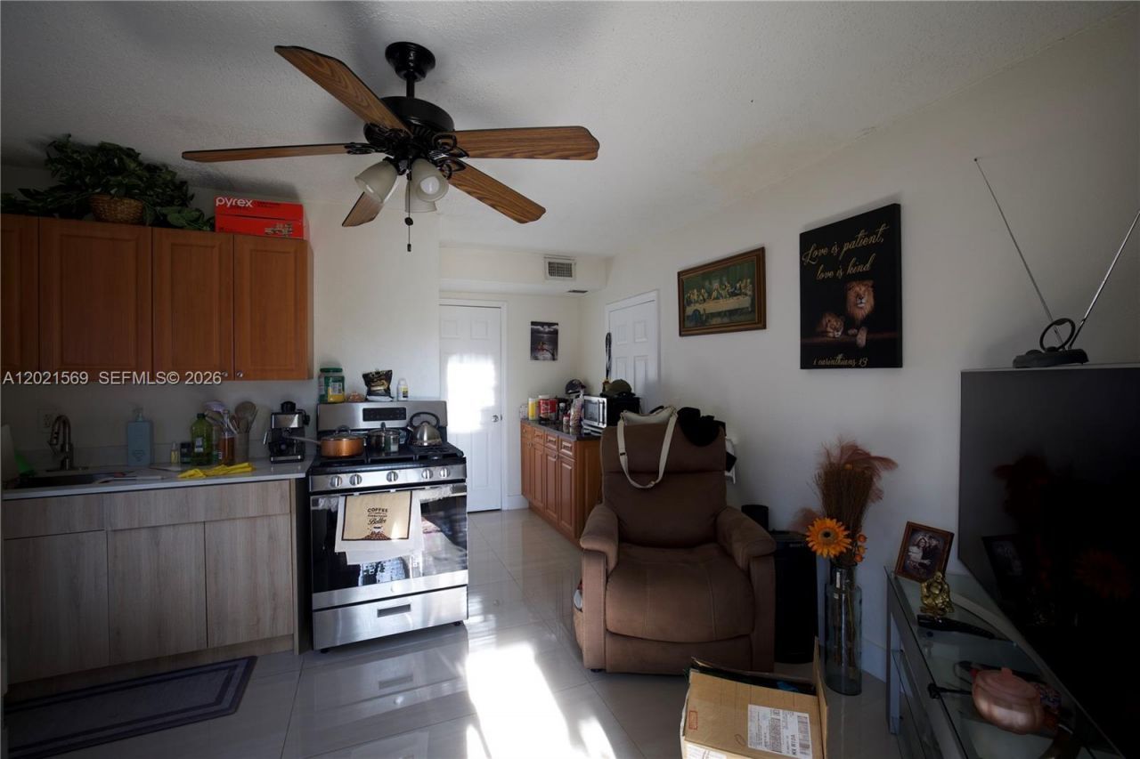 1120 E 6th Ct, Hialeah, FL 33010 Photo
