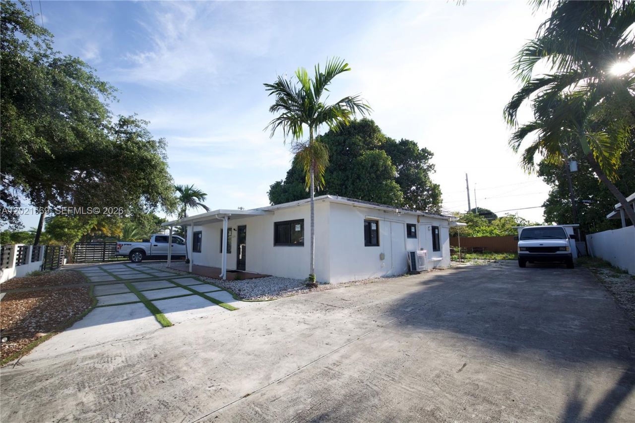1120 E 6th Ct, Hialeah, FL 33010 Photo