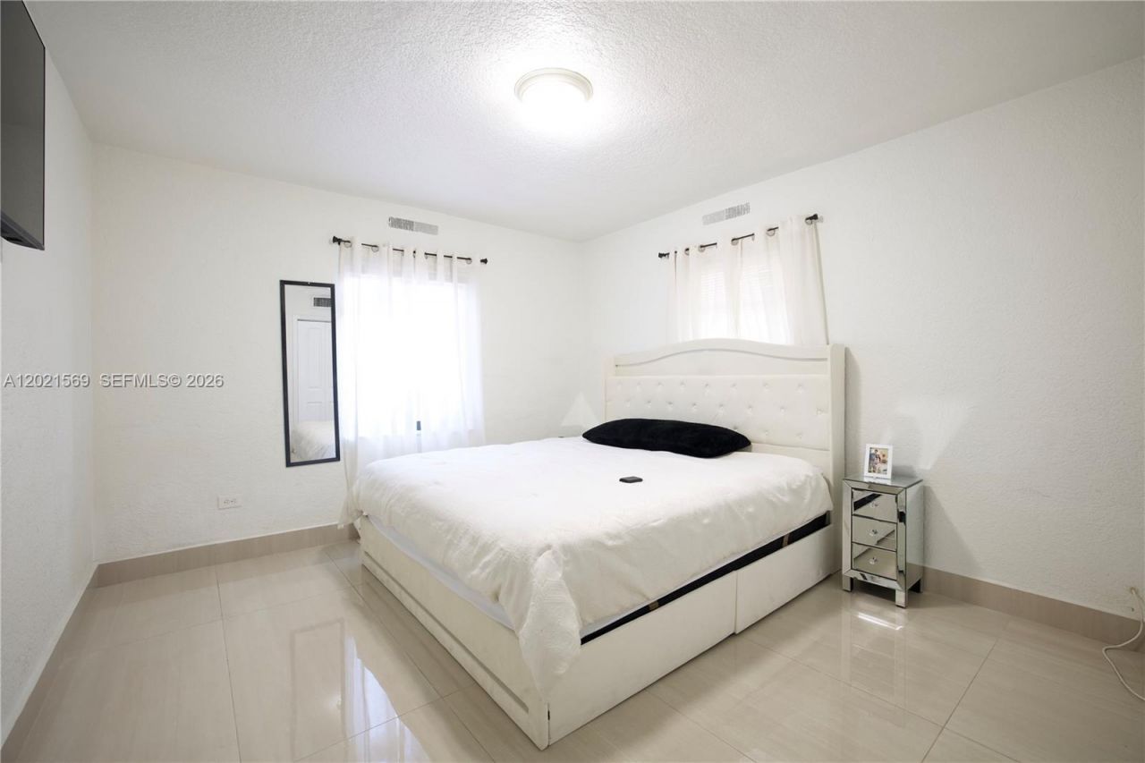 1120 E 6th Ct, Hialeah, FL 33010 Photo