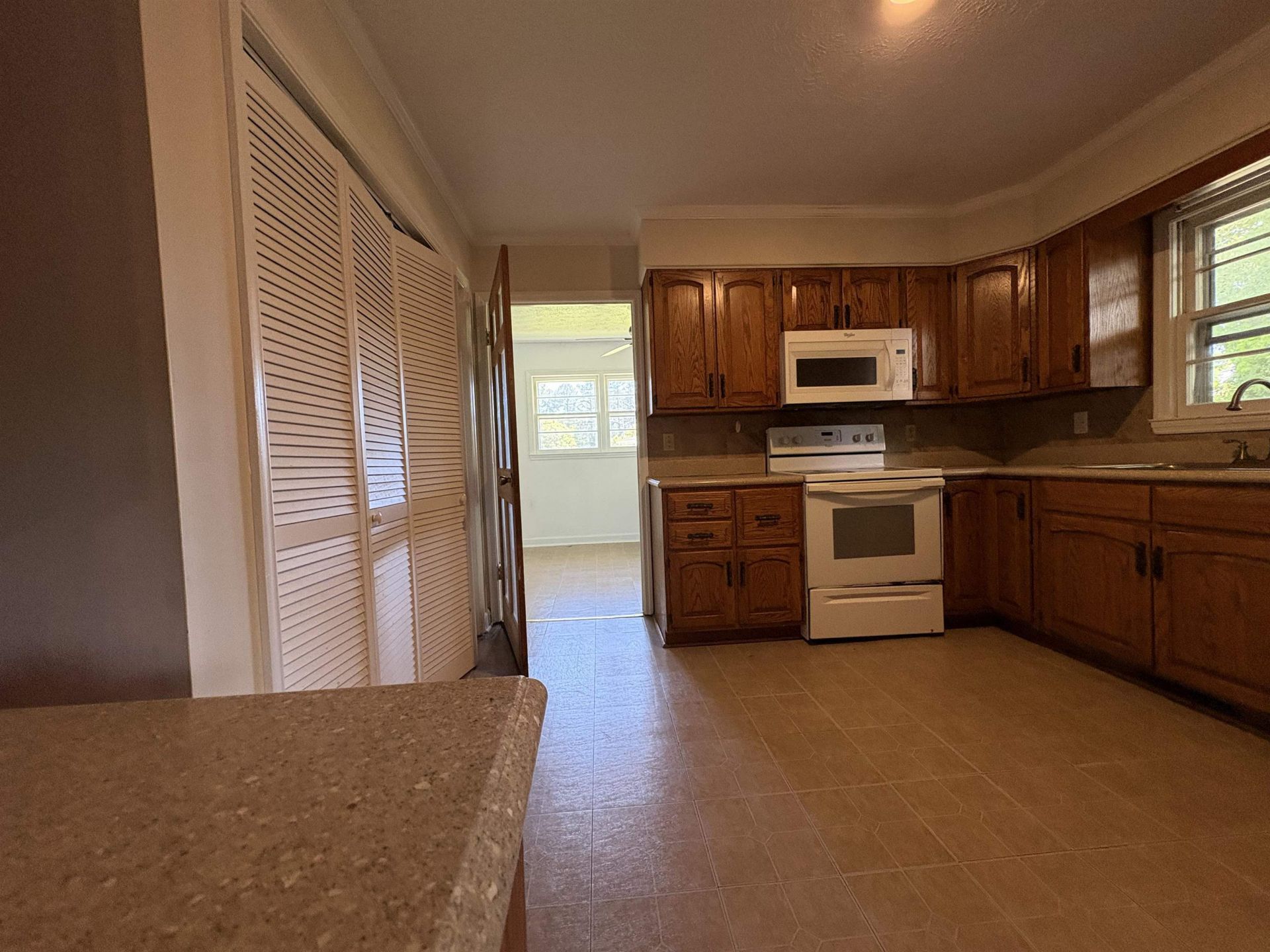 4625 Graham St.  Photo 10