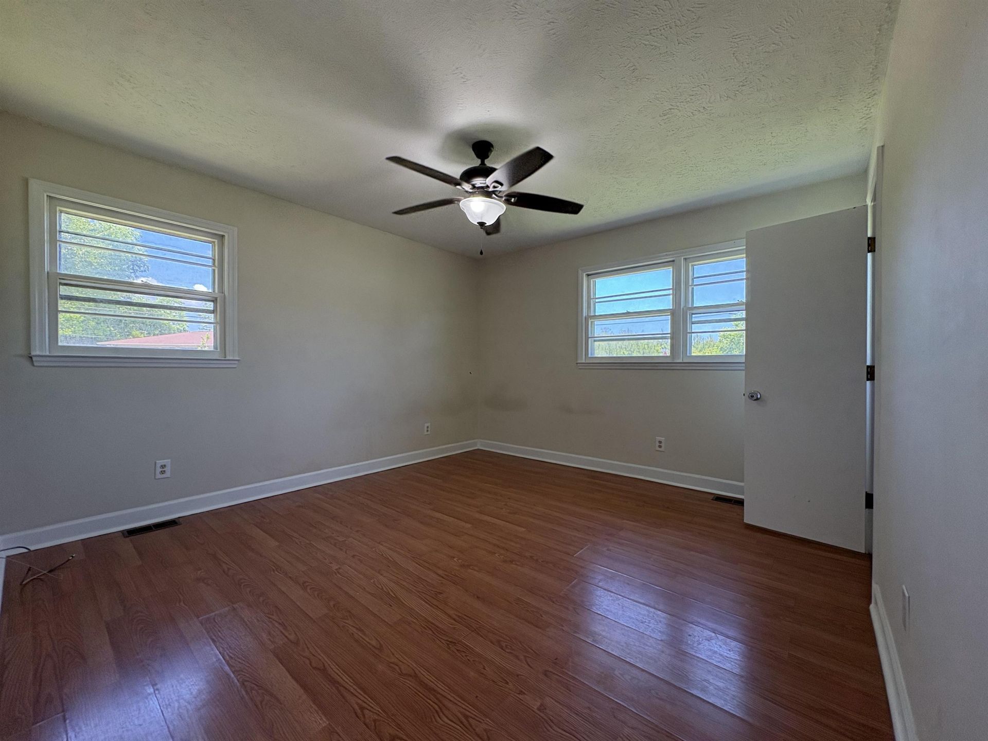 4625 Graham St.  Photo 15