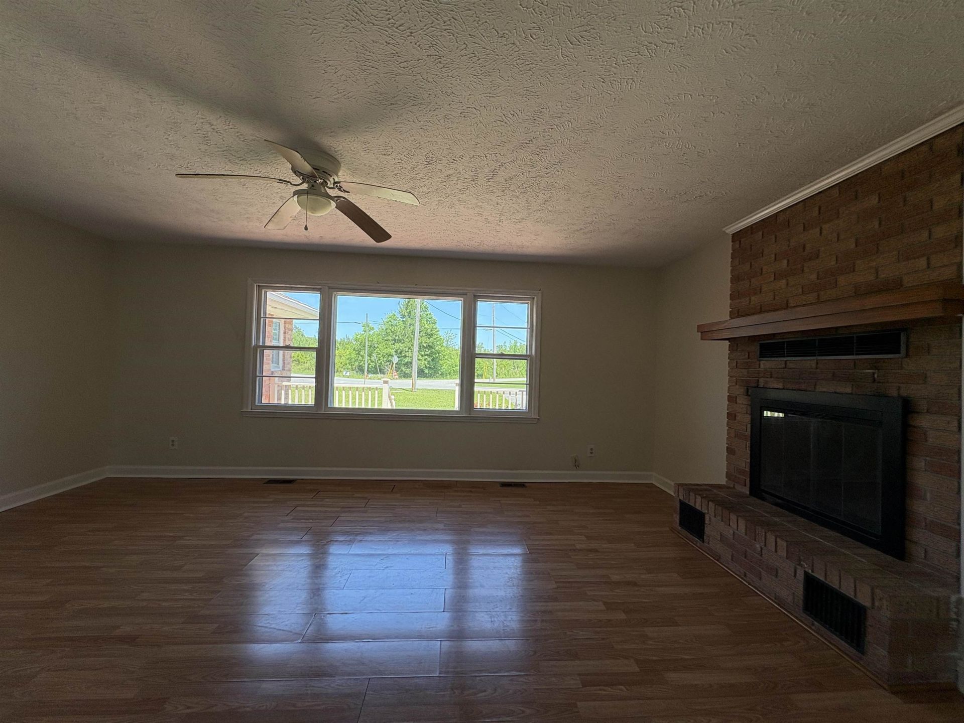 4625 Graham St.  Photo 6