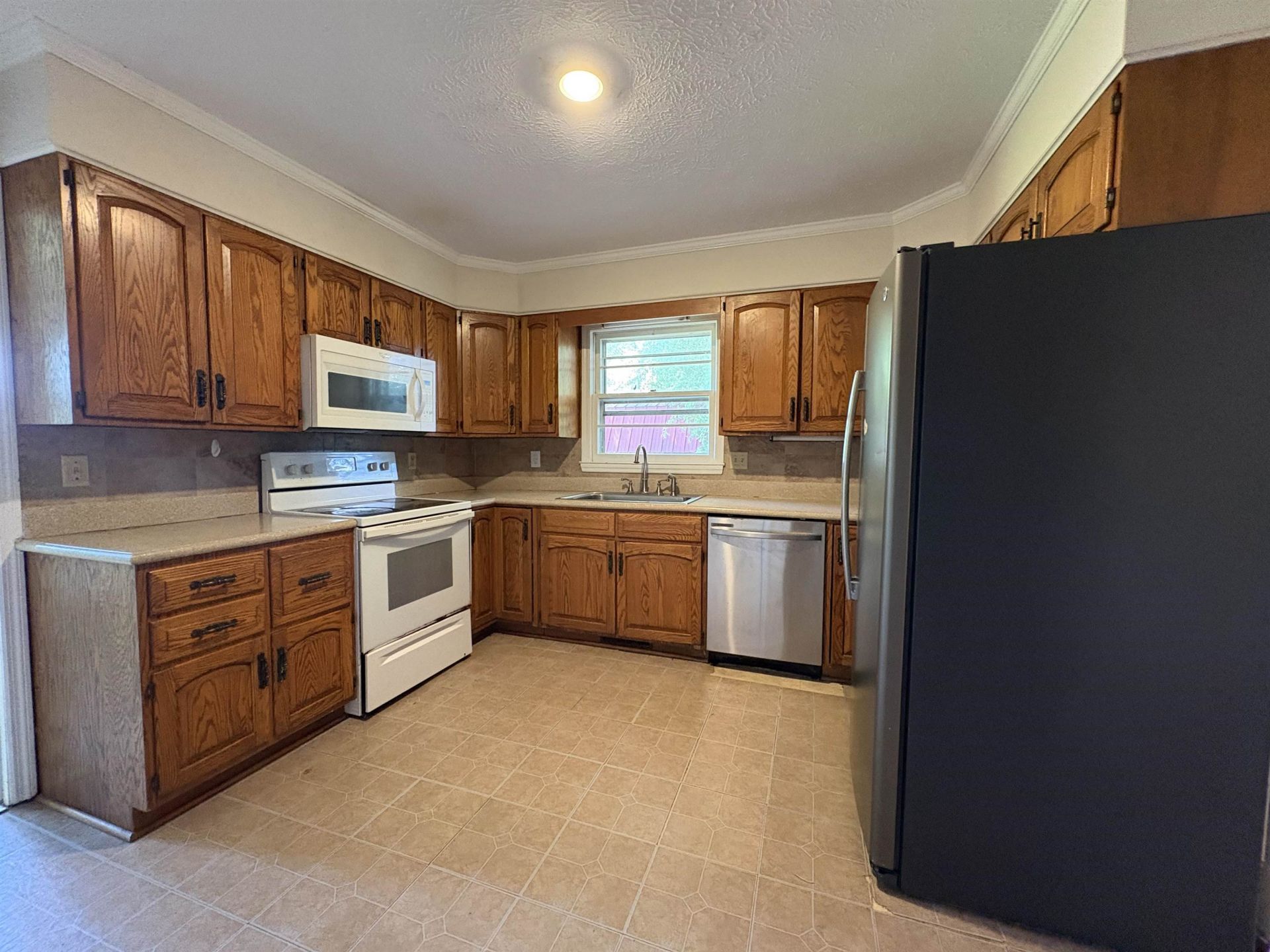 4625 Graham St.  Photo 8