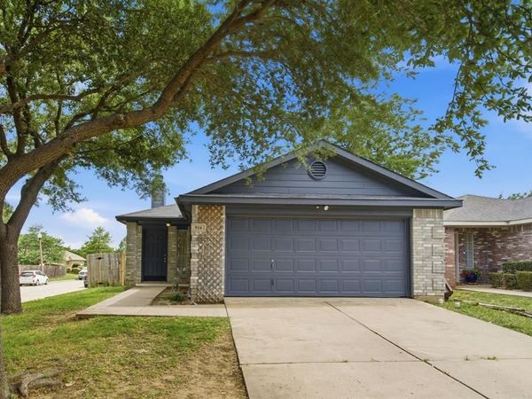 916 Savage Drive , Denton, TX 76207