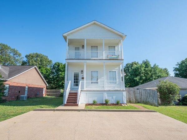 305 Clements, Starkville, MS 39759