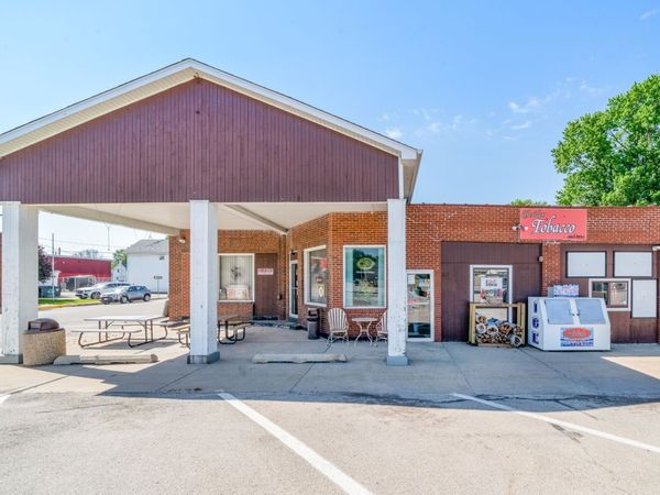 207 W Si Johnson Street , Sheridan, IL 60551