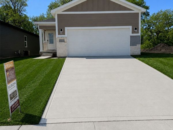 1052 NW Macarthur Lane, Waukee, IA 50263