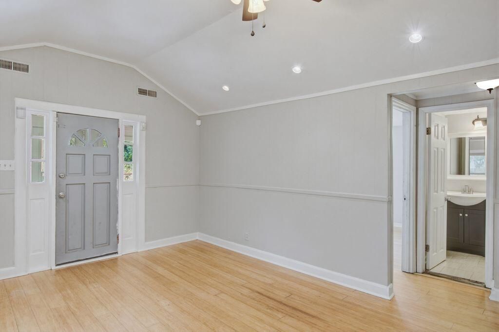 1120 Bexley Street Photo 4