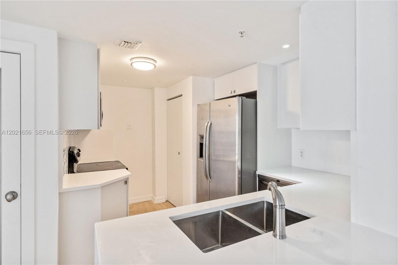701 Brickell Key Blvd , Unit 1411, Miami, FL 33131 Photo