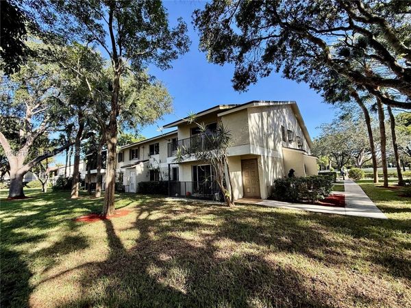 110 Gardens Dr , Unit 203, Pompano Beach, FL 33069