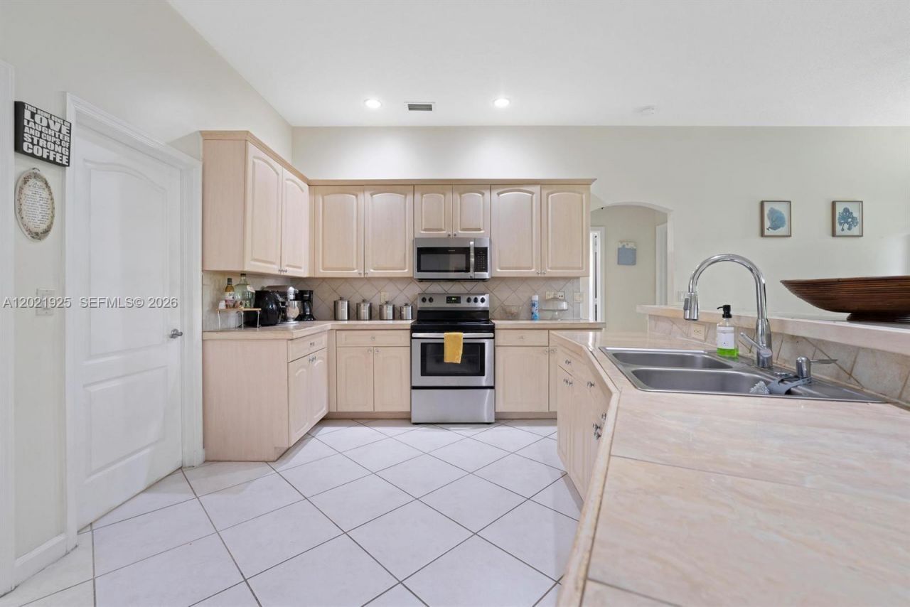 115 Kapok Crescent , Royal Palm Beach, FL 33411 Photo