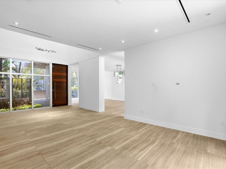 Property Image 100