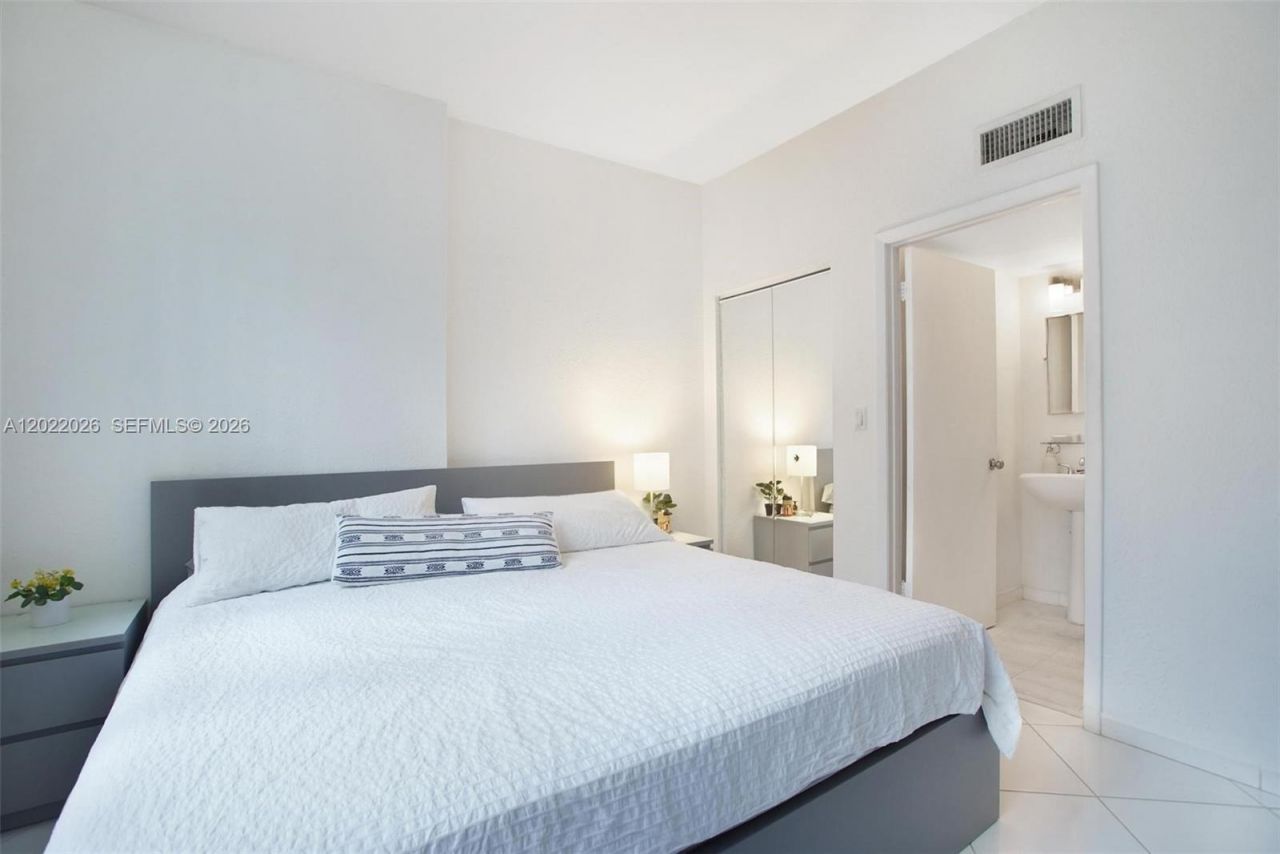 540 Brickell Key Dr , Unit 308, Miami, FL 33131 Photo