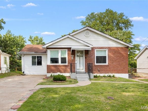8021 Titus Road , Hanley Hills, MO 63114