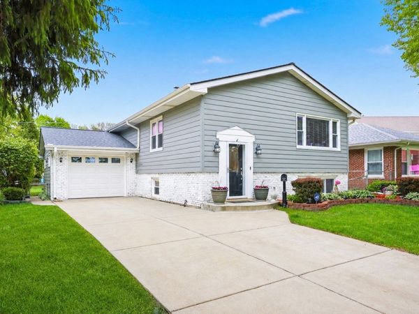 639 N Kaspar Avenue , Arlington Heights, IL 60004