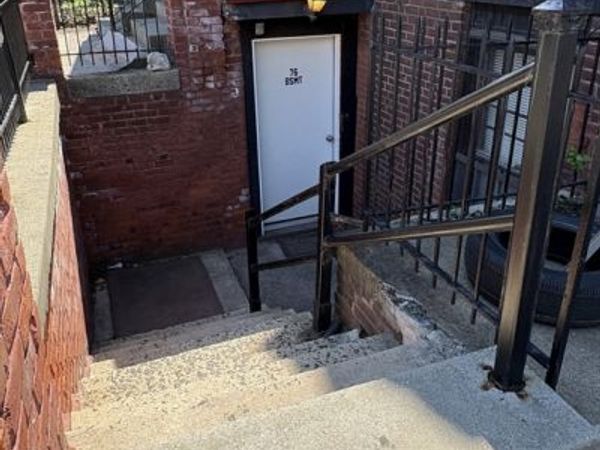 76 Maple St, Unit Ground Uni, Springfield, MA 01105