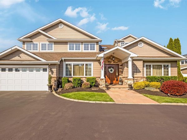 164 Pace Drive S, West Islip, NY 11795